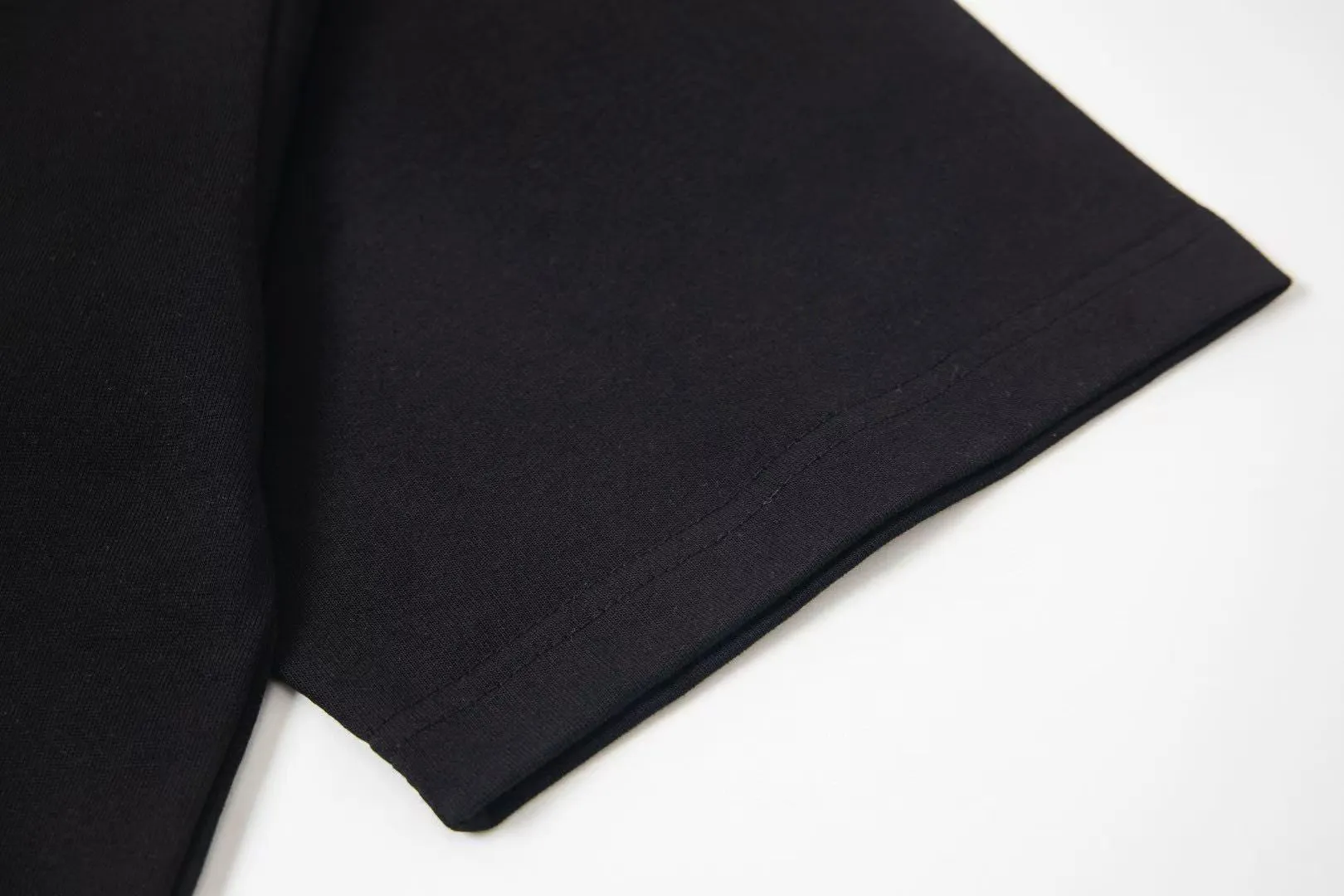 YSL/ 25ss Classiclogo t Classic 280 ! ， ，os ， ， Same Style。 ：Black，White Size：XS-L